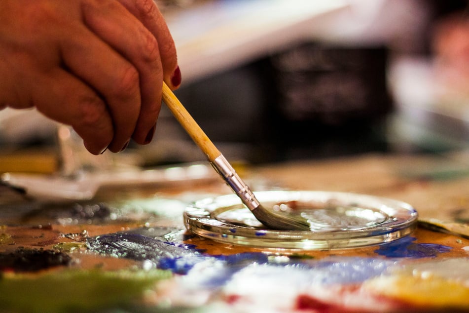 Person Holding Brown and Gray Paint Brush